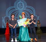 HOA HẬU DOANH NHÂN THẾ GIỚI 2019 BẢNG C DIỄM GIANG ĐẾN THĂM TẠNG QUÀ TRUNG TÂM