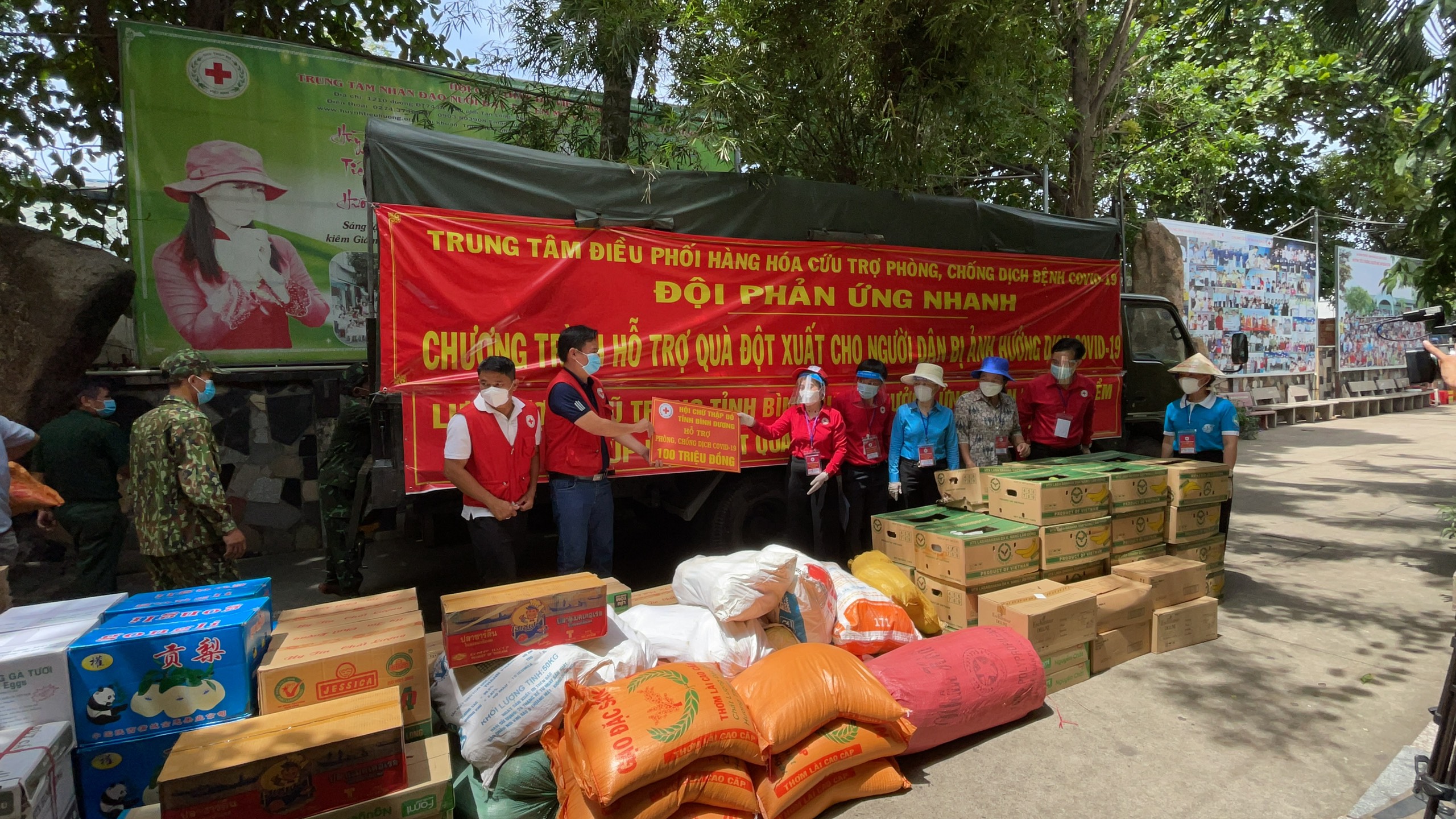 HỘI CHỮ THẬP ĐỎ TỈNH BÌNH DƯƠNG THĂM TẶNG QUÀ TRONG ĐẠI DỊCH COVID-19