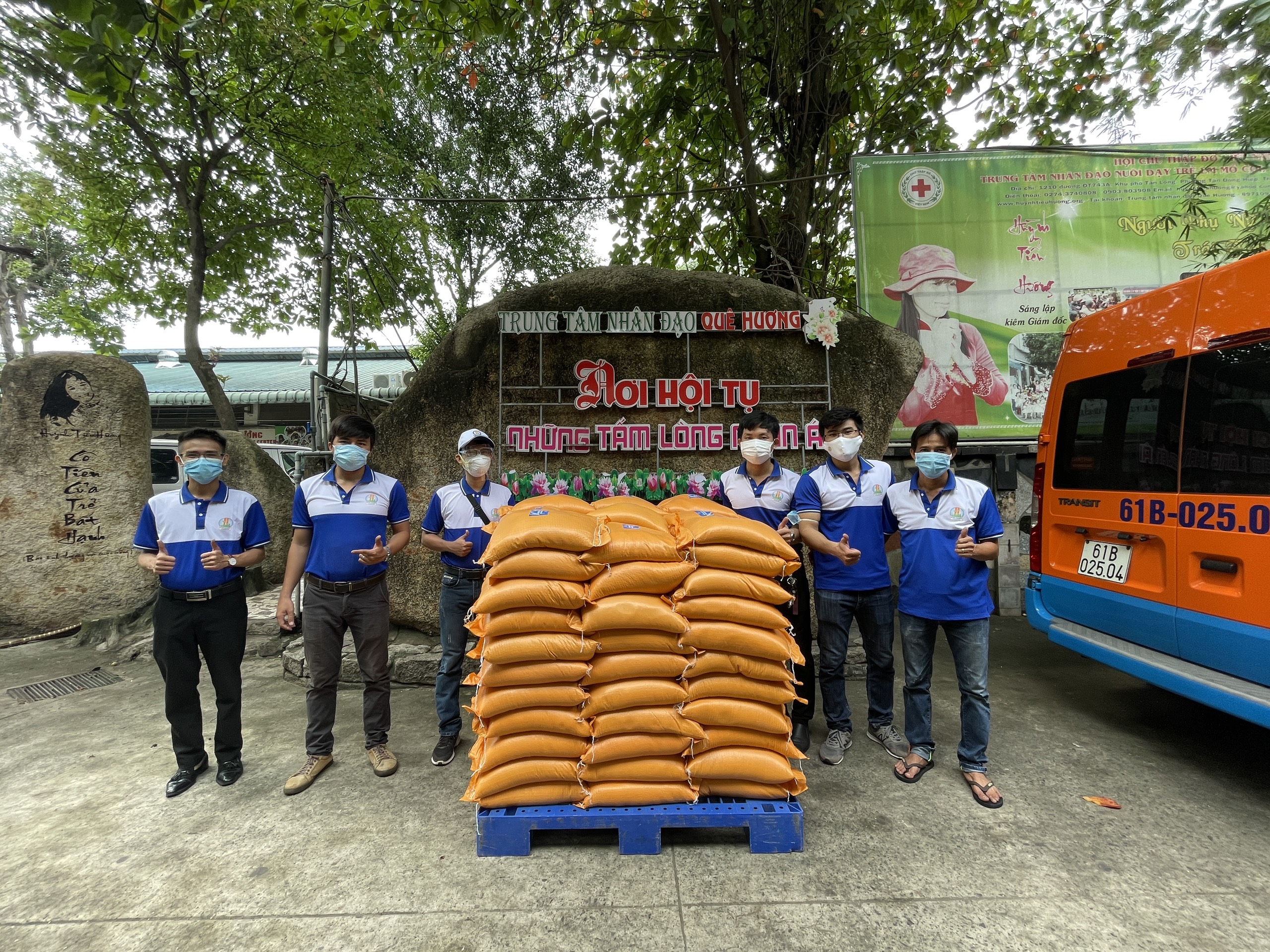 Quỹ Từ Thiện Kim Oanh Thăm và tặng Quà Cho Trẻ Cô Nhi