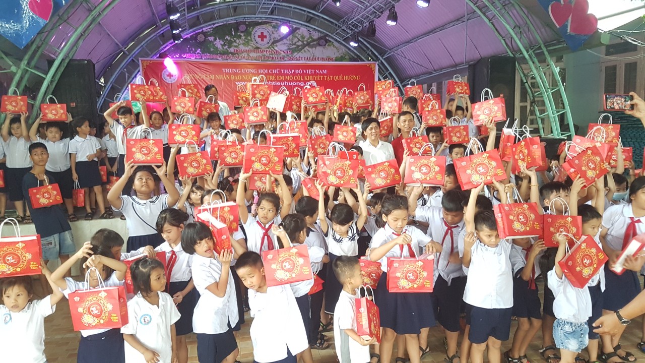 Sở Lao Động TB&XH Tỉnh Bình Dương Thăm Tặng Quà Trung Thu Cho Các Cháu