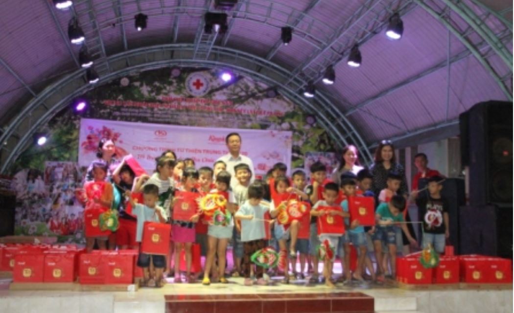 Tập đoàn KiDo Đến Thăm Tặng Quà Trung Thu Cho Các Cháu